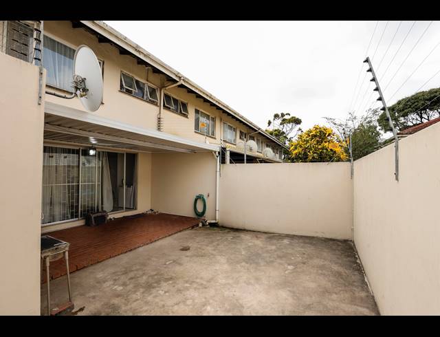 3 BEDROOM TOWNHOUSE FOR SALE IN GLENWOOD